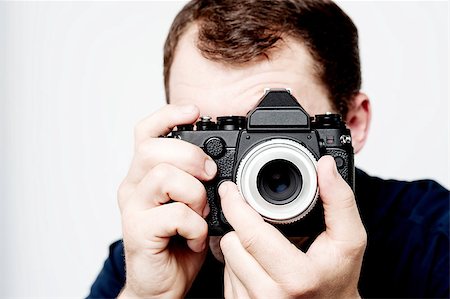 simsearch:400-04729403,k - Man taking photo with professional camera, focus on hand Photographie de stock - Aubaine LD & Abonnement, Code: 400-08130879