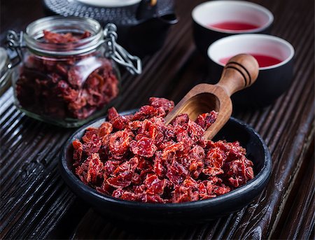 simsearch:400-04167332,k - Dried cranberries for hot tea or punch Stock Photo - Budget Royalty-Free & Subscription, Code: 400-08131598