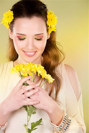 simsearch:400-07986693,k - cuacasian woman wearing yellow flowers on green background Stock Photo - Budget Royalty-Free & Subscription, Code: 400-08131693