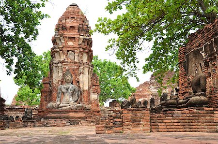 simsearch:400-04835760,k - Buddhist temple in the city of Ayutthaya Historical Pagoda Foto de stock - Super Valor sin royalties y Suscripción, Código: 400-08133343
