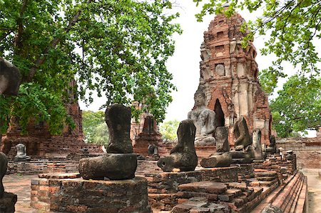 simsearch:400-04835760,k - Buddhist temple in the city of Ayutthaya Historical Pagoda Foto de stock - Super Valor sin royalties y Suscripción, Código: 400-08133769