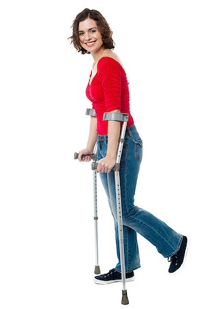 Full length portrait of smiling woman walking with the help of crutches. Foto de stock - Super Valor sin royalties y Suscripción, Código: 400-08154248