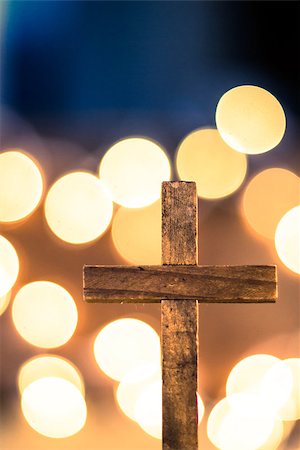 simsearch:400-07090264,k - A wooden cross with defocused warm lights in the background. Stock Photo - Budget Royalty-Free & Subscription, Code: 400-08154618