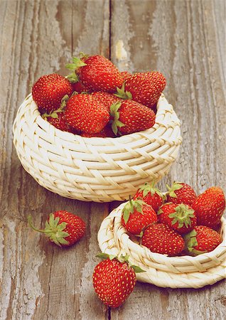 simsearch:400-08020671,k - Fresh Forest Strawberries in Wicker Bowls closeup on Rustic Wooden background. Retro Styled Stock Photo - Budget Royalty-Free & Subscription, Code: 400-08154921