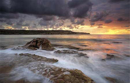 Sunrise at Long Bay, and the Malabar Headland, just 12klm from Sydney CBD.  Malabar was named after the shipwreck MV Malabar, but there have been several shipwrecks on the Malabar Headland over the years. The bay is long and sheltered and no more than 10 metres deep. Photographie de stock - Aubaine LD & Abonnement, Code: 400-08154961