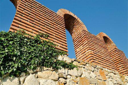 simsearch:400-08157990,k - Ruins of the ancient Basilica of the Holy Mother of God Eleusa, Nesebar, Bulgaria Foto de stock - Super Valor sin royalties y Suscripción, Código: 400-08155459