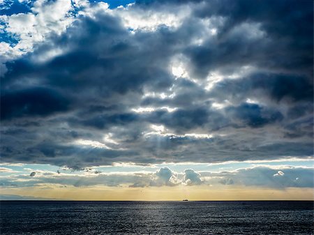 simsearch:400-04272687,k - Sky with clouds before a rainstorm over the black sea Stockbilder - Microstock & Abonnement, Bildnummer: 400-08156050