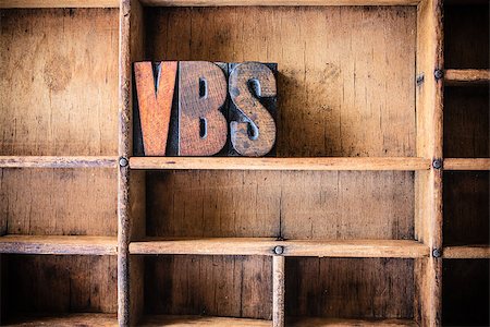 simsearch:400-08152413,k - The word VBS written in vintage wooden letterpress type in a wooden type drawer. Foto de stock - Super Valor sin royalties y Suscripción, Código: 400-08156336