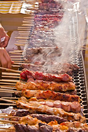 simsearch:400-05063901,k - Street fair tend of skewered meat with smoke Foto de stock - Super Valor sin royalties y Suscripción, Código: 400-08156933