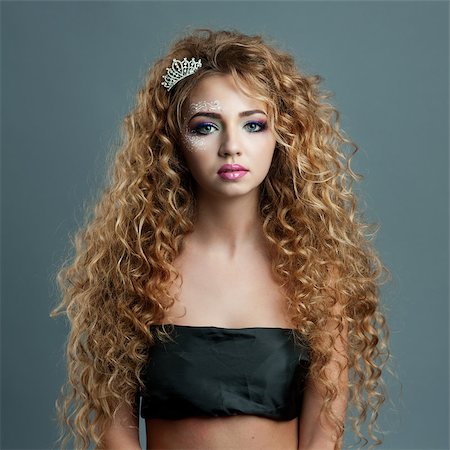 simsearch:400-07054885,k - Curly teen girl with little crown. Stockbilder - Microstock & Abonnement, Bildnummer: 400-08151154