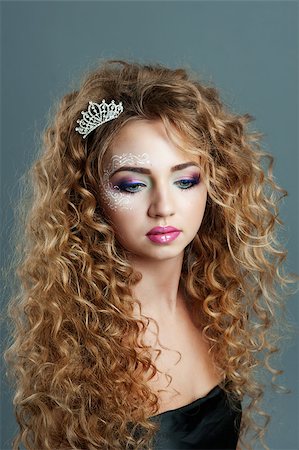 simsearch:400-07054885,k - Curly teen girl with little crown. Stockbilder - Microstock & Abonnement, Bildnummer: 400-08151158