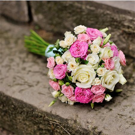 simsearch:6118-07521749,k - wedding bouquet with roses Photographie de stock - Aubaine LD & Abonnement, Code: 400-08151248