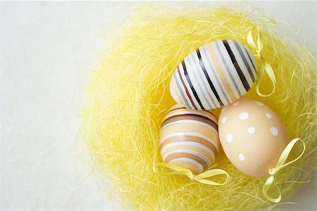 paille (décoration) - Easter greeting card with colorful easter eggs Photographie de stock - Aubaine LD & Abonnement, Code: 400-08152632