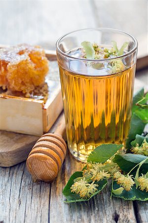 simsearch:400-04691031,k - Linden tea and honey on an old table. Photographie de stock - Aubaine LD & Abonnement, Code: 400-08166442