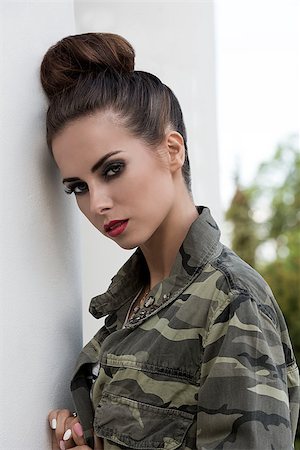 simsearch:400-08116534,k - close-up portrait of beautiful brunette model posing outdoor with urban modern style, rock make-up and creative hairstyle Stock Photo - Budget Royalty-Free & Subscription, Code: 400-08162744