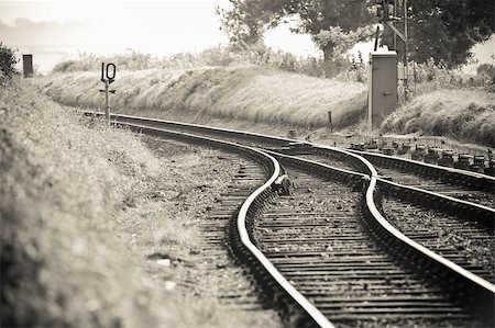 empalme - sepia toned railroad tracks merging into one Foto de stock - Super Valor sin royalties y Suscripción, Código: 400-08186379