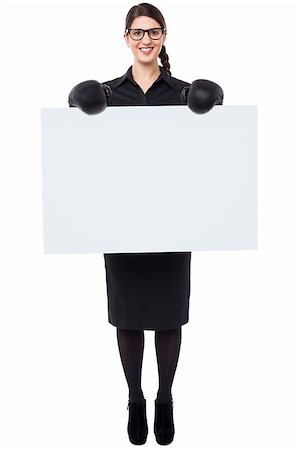 Cheerful female boxer posing from behind a blank whiteboard Photographie de stock - Aubaine LD & Abonnement, Code: 400-08186573