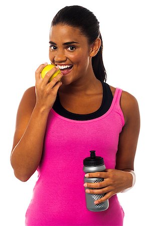 physical fit food - Young female athlete eating green apple and holding sipper bottle Stock Photo - Budget Royalty-Free & Subscription, Code: 400-08186712