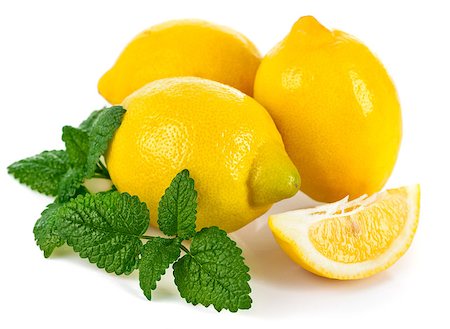 simsearch:400-07629553,k - Fresh lemons with leaves melissa. Isolated on white background Fotografie stock - Microstock e Abbonamento, Codice: 400-08188786