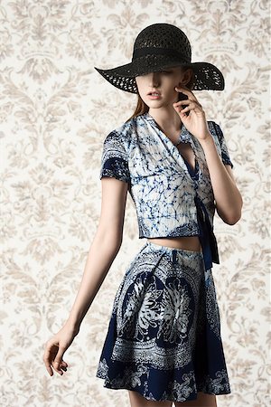 simsearch:400-08890472,k - very pretty woman in sensual pose wearing black hat and blue summer printed top and skirt Stockbilder - Microstock & Abonnement, Bildnummer: 400-08197239