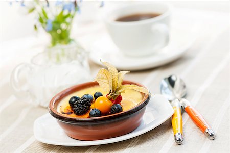 Sweet creme brulee dessert topped with fresh berries and coffee Stock Photo - Budget Royalty-Free & Subscription, Code: 400-08198799