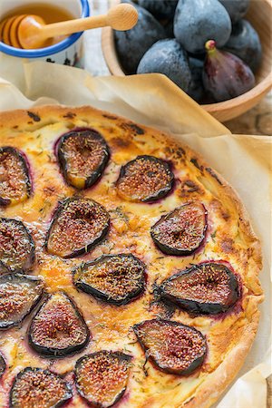 Pizza with figs, ricotta and honey for breakfast. Stock Photo - Budget Royalty-Free & Subscription, Code: 400-08199194