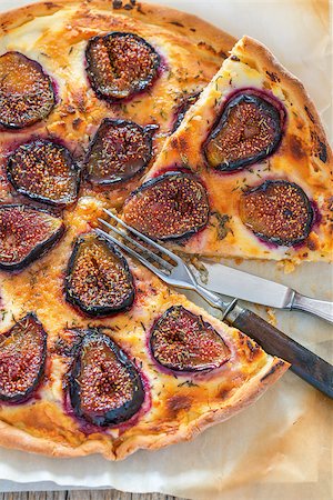 Sliced pizza with figs, fork and knife. Stock Photo - Budget Royalty-Free & Subscription, Code: 400-08199196