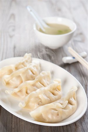 simsearch:400-08225258,k - Fresh dumpling on plate with soup. Chinese food on old wooden background. Foto de stock - Super Valor sin royalties y Suscripción, Código: 400-08224908