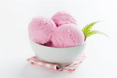 simsearch:400-08494395,k - Scoop pink ice cream in bowl with table cloth on white background. Foto de stock - Super Valor sin royalties y Suscripción, Código: 400-08225226