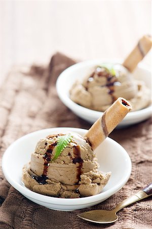 simsearch:400-08223858,k - Chocolate ice cream with wafer on plate, table cloth background. Photographie de stock - Aubaine LD & Abonnement, Code: 400-08225223