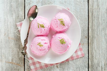 simsearch:400-08225242,k - Top view scoops strawberry ice cream on plate with spoon at rustic wooden vintage table background. Stockbilder - Microstock & Abonnement, Bildnummer: 400-08225238