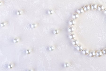 White pearl necklace on white paper background Foto de stock - Super Valor sin royalties y Suscripción, Código: 400-08221504