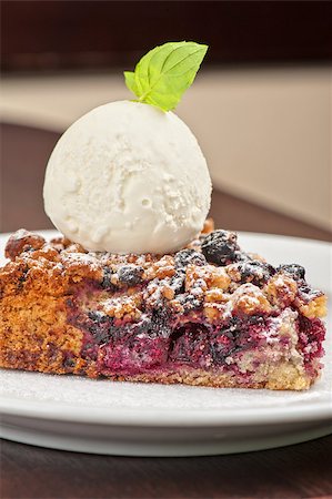 Crumble pie with black currants. English dessert with creamy ice cream Stock Photo - Budget Royalty-Free & Subscription, Code: 400-08222777
