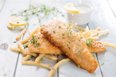 simsearch:400-08696026,k - Fish and chips. Fried fish fillet with french fries on bright wooden background. Fresh cooked with hot smoke. Foto de stock - Super Valor sin royalties y Suscripción, Código: 400-08223313