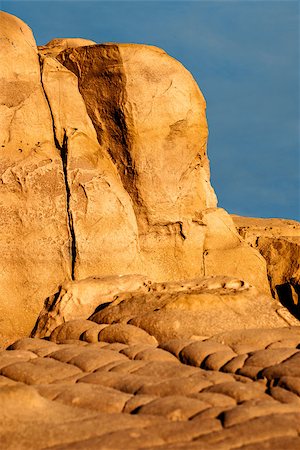 simsearch:400-08964875,k - Sandstone Rock against the blue sky in Provence, France Foto de stock - Super Valor sin royalties y Suscripción, Código: 400-08223734