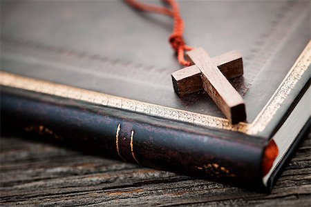 simsearch:400-04304509,k - Closeup of simple wooden Christian cross necklace on holy Bible Stock Photo - Budget Royalty-Free & Subscription, Code: 400-08223981