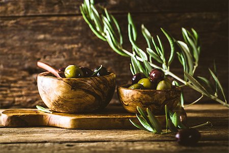 simsearch:400-05666507,k - olives on olive branch. Wooden table with olives in bowl Stock Photo - Budget Royalty-Free & Subscription, Code: 400-08254545