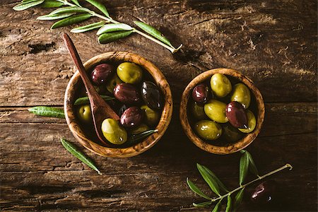 olives on olive branch. Wooden table with olives in bowl Stock Photo - Budget Royalty-Free & Subscription, Code: 400-08254546