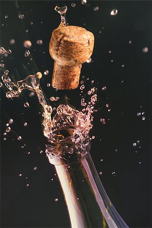 Opening a bottle of champagne. Celebration concept. Foto de stock - Royalty-Free Super Valor e Assinatura, Número: 400-08254752