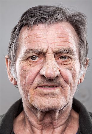 simsearch:400-04069319,k - Closeup portriat of an elderly man Foto de stock - Super Valor sin royalties y Suscripción, Código: 400-08254807