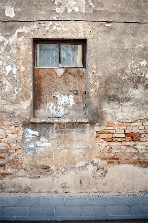 simsearch:400-05947515,k - Aged weathered street wall with a window Photographie de stock - Aubaine LD & Abonnement, Code: 400-08255346