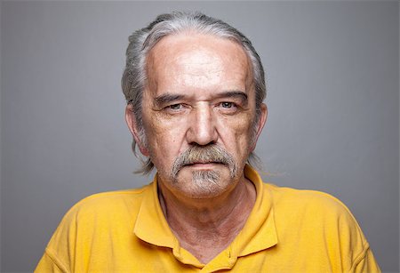 simsearch:400-04024967,k - Closeup portrait of an elderly man Foto de stock - Super Valor sin royalties y Suscripción, Código: 400-08255979