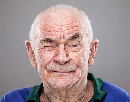 simsearch:400-04024967,k - Closeup portrait of an elderly man Foto de stock - Super Valor sin royalties y Suscripción, Código: 400-08255988