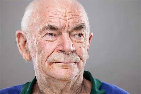 simsearch:400-04069319,k - Closeup portrait of an elderly man Foto de stock - Super Valor sin royalties y Suscripción, Código: 400-08255989