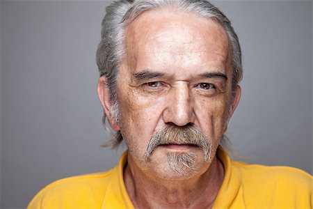 simsearch:400-04069319,k - Closeup portrait of an elderly man Foto de stock - Super Valor sin royalties y Suscripción, Código: 400-08255980