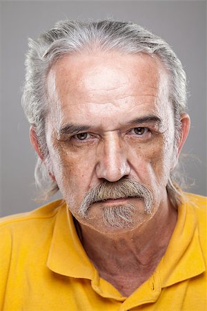 simsearch:400-04069319,k - Closeup portrait of an elderly man Foto de stock - Super Valor sin royalties y Suscripción, Código: 400-08255982