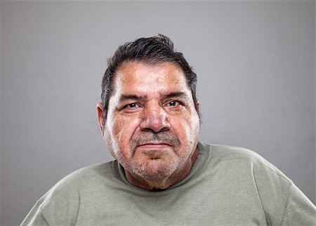 simsearch:400-04069319,k - Closeup portrait of an elderly man Foto de stock - Super Valor sin royalties y Suscripción, Código: 400-08255999