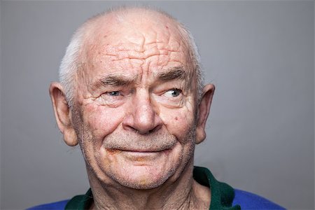 simsearch:400-04024967,k - Closeup portrait of an elderly man Foto de stock - Super Valor sin royalties y Suscripción, Código: 400-08255991