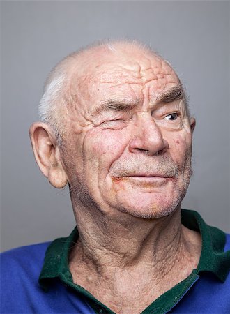 simsearch:400-04024967,k - Closeup portrait of an elderly man Foto de stock - Super Valor sin royalties y Suscripción, Código: 400-08255992