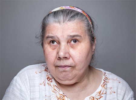 simsearch:400-06365837,k - Closeup portrait of an elderly woman Stockbilder - Microstock & Abonnement, Bildnummer: 400-08256004